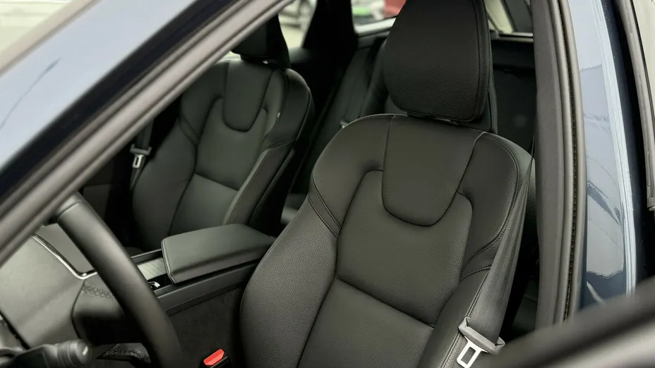 VOLVO XC60 XC60 B5 B AWD Plus Dark aut
