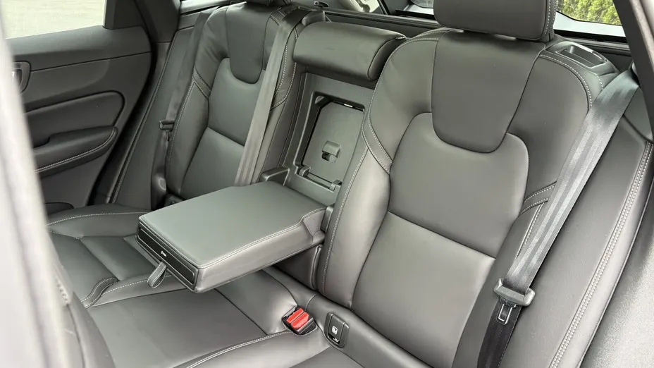 VOLVO XC60 XC60 T6 Plug-In Hybrid AWD Ultra Bright aut