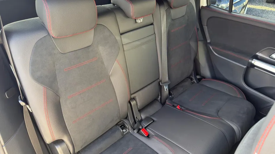 MERCEDES-BENZ GLB GLB 200 AMG Line 7G-DCT