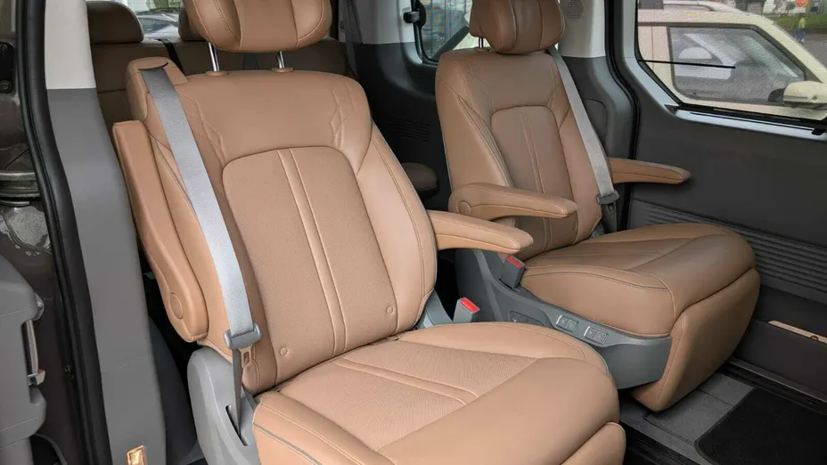 HYUNDAI Staria Staria 1.6 T-GDI HEV Luxury aut Nowy