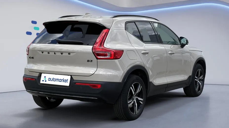 VOLVO XC40 XC40 B3 Plus Dark aut
