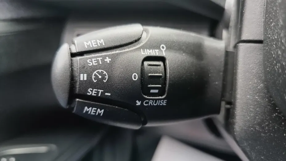 PEUGEOT 5008 5008 1.6 PureTech Allure S&S EAT8