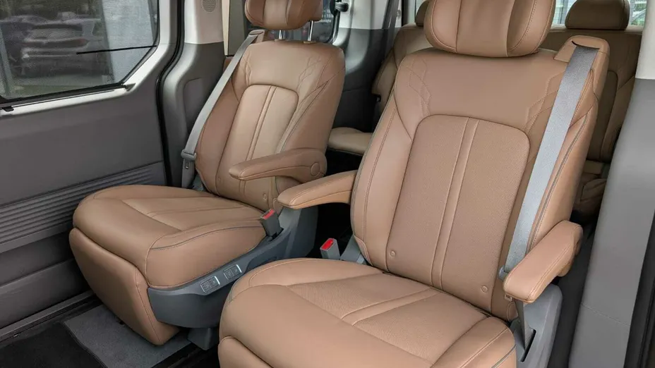 HYUNDAI Staria Staria 1.6 T-GDI HEV Luxury aut Nowy