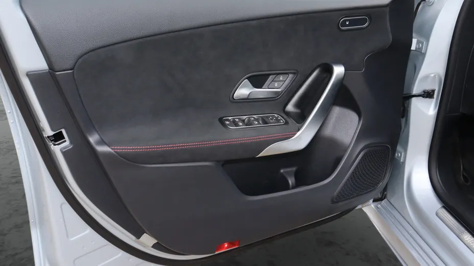 MERCEDES-BENZ A Klasa A 200 AMG Line 7G-DCT