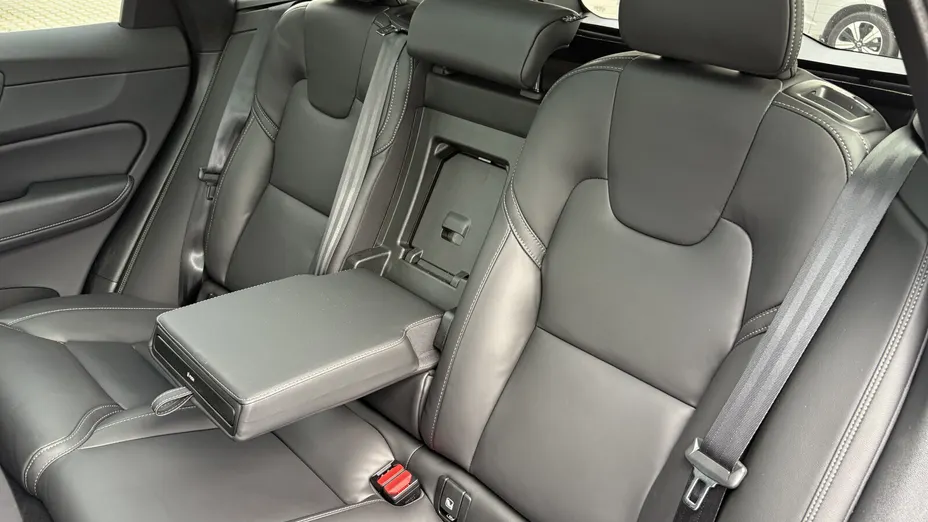 VOLVO XC60 XC60 T6 Plug-In Hybrid AWD Ultra Bright aut