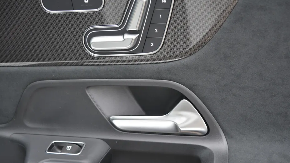 MERCEDES-BENZ GLA GLA 200 mHEV AMG Line 7G-DCT