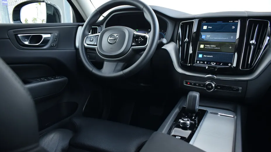 VOLVO XC60 XC60 B4 D Plus Dark aut
