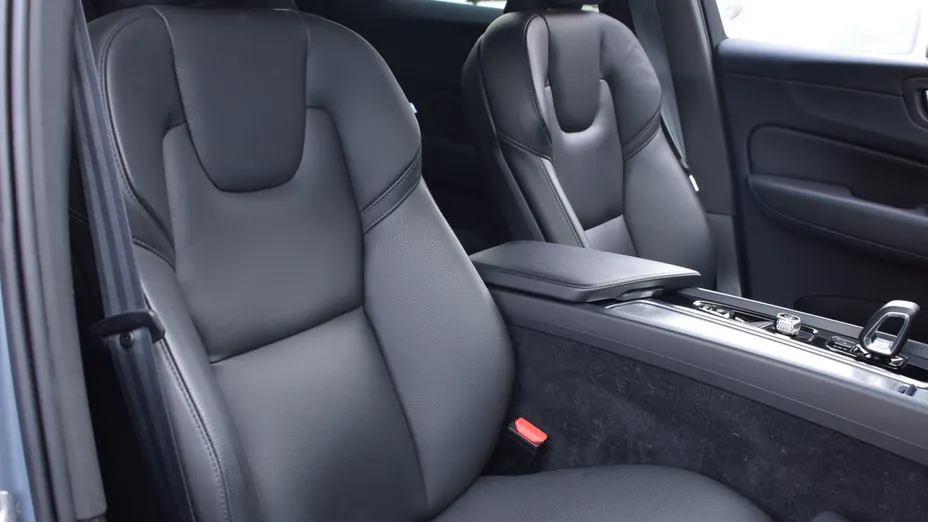 VOLVO XC60 XC60 B4 D Plus Dark aut