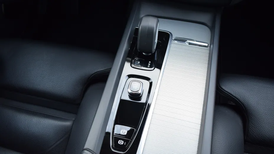 VOLVO XC60 XC60 B4 D Plus Dark aut