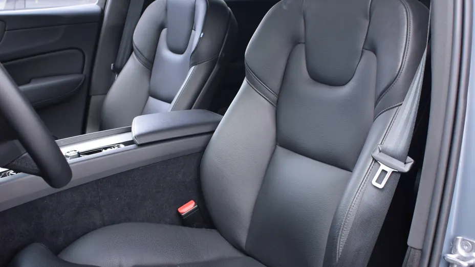 VOLVO XC60 XC60 B4 D Plus Dark aut