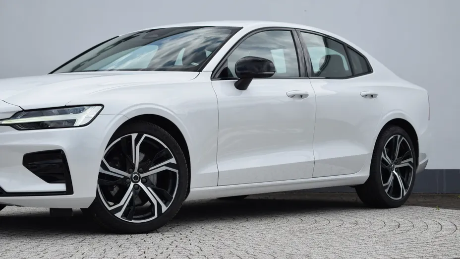 VOLVO S60 S60 B4 B Plus Dark aut