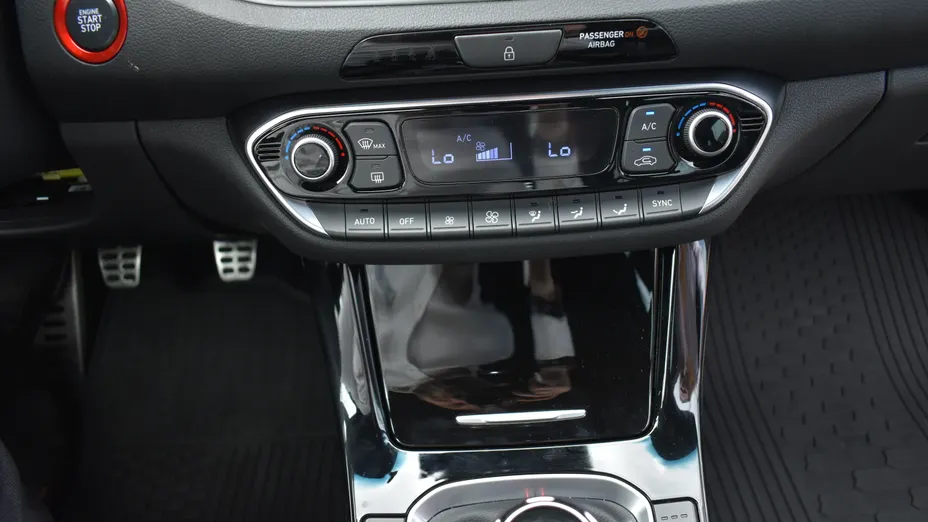 HYUNDAI i30 i30 1.5 T-GDI 48V N-Line