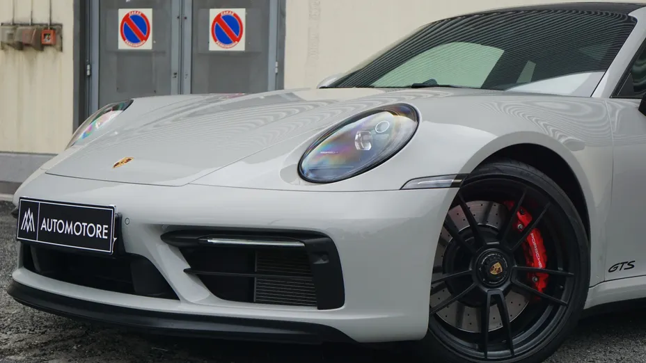 PORSCHE 911 911 Carrera 4 GTS