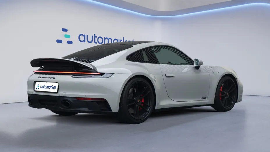 PORSCHE 911 911 Carrera 4 GTS