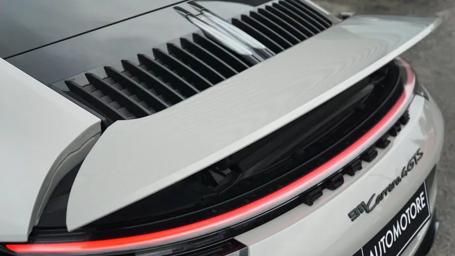 PORSCHE 911 911 Carrera 4 GTS