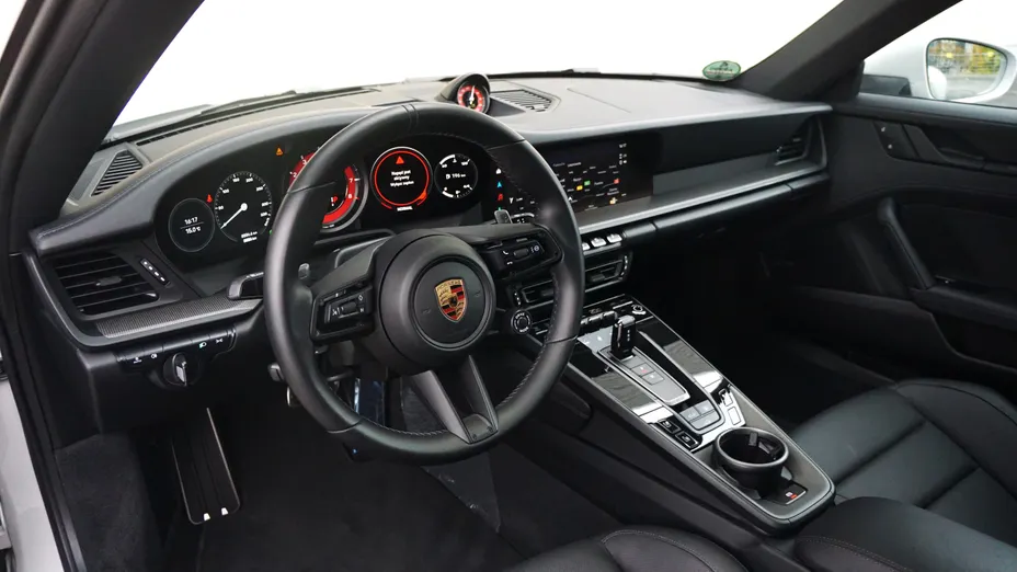 PORSCHE 911 911 Carrera 4 GTS