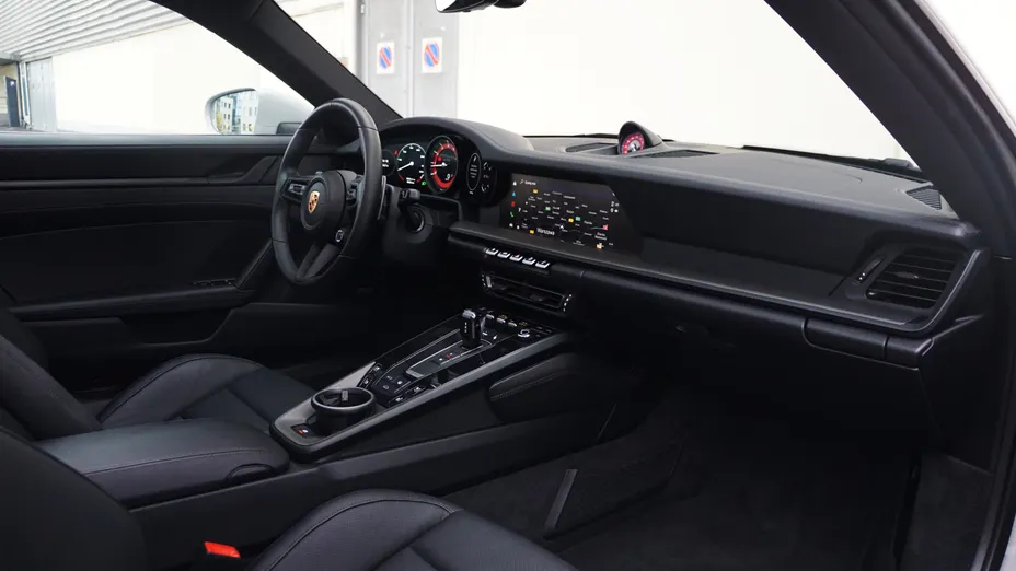 PORSCHE 911 911 Carrera 4 GTS