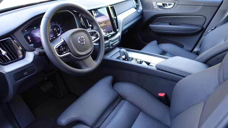 VOLVO XC60 XC60 B4 D AWD Plus Dark aut