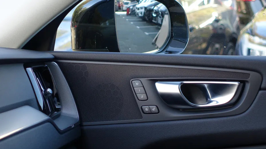 VOLVO XC60 XC60 B4 D AWD Plus Dark aut