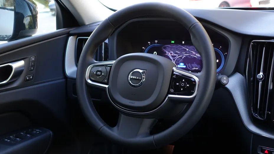 VOLVO XC60 XC60 B4 D AWD Plus Dark aut