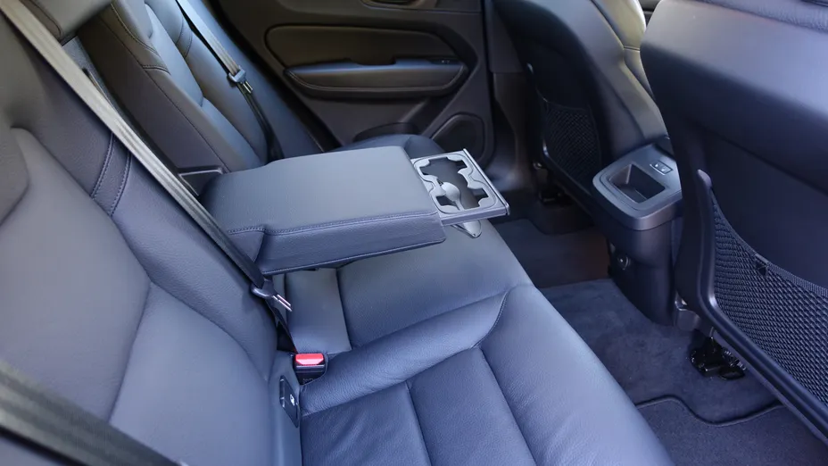 VOLVO XC60 XC60 B4 D AWD Plus Dark aut