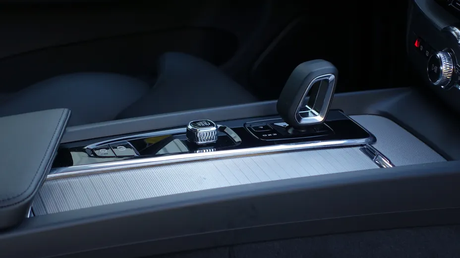 VOLVO XC60 XC60 B4 D AWD Plus Dark aut
