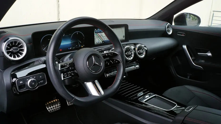 MERCEDES-BENZ CLA CLA 180 7G-DCT