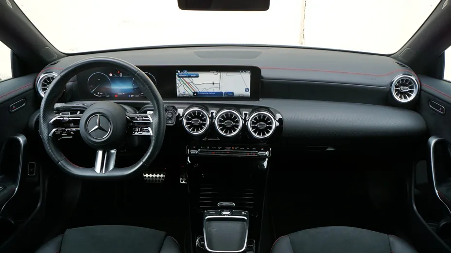 MERCEDES-BENZ CLA CLA 180 7G-DCT