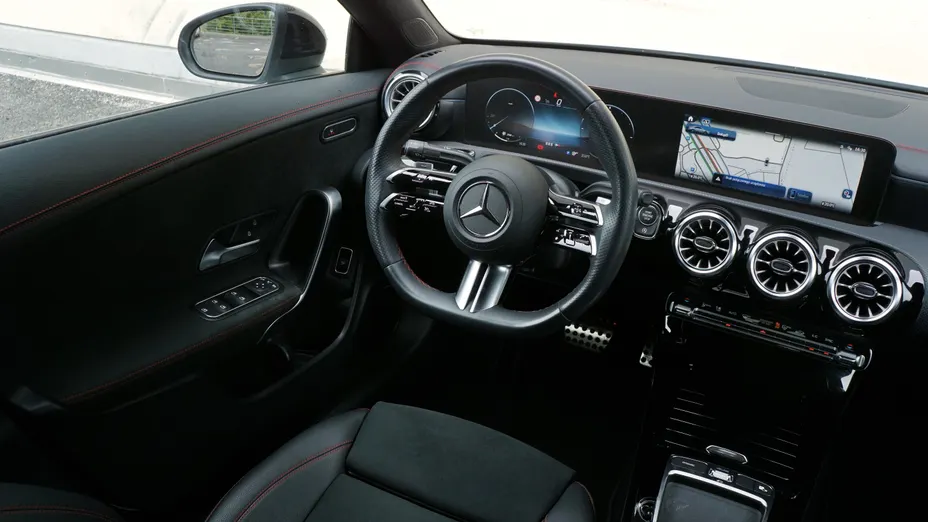 MERCEDES-BENZ CLA CLA 180 7G-DCT