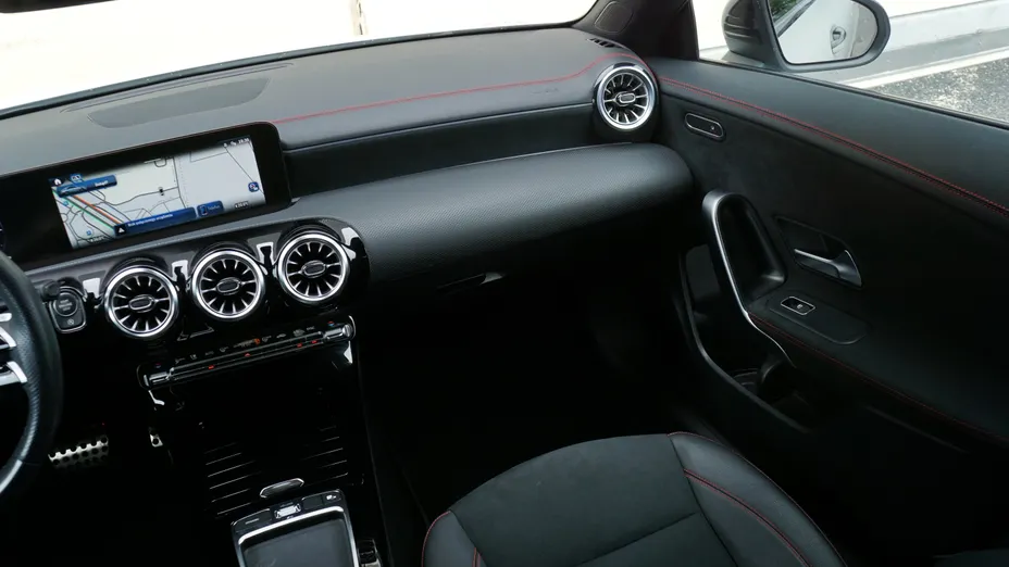 MERCEDES-BENZ CLA CLA 180 7G-DCT