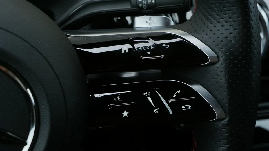 MERCEDES-BENZ CLA CLA 180 7G-DCT