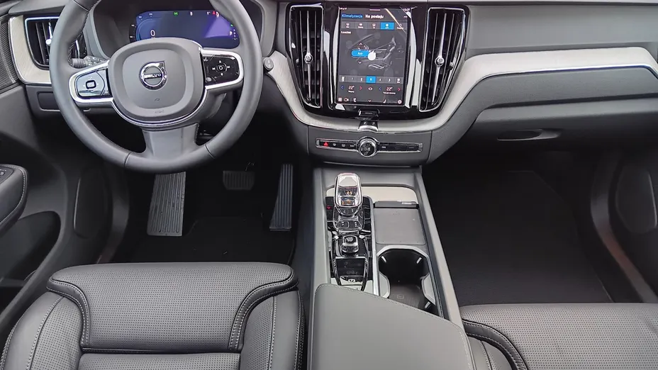 VOLVO XC60 XC60 T6 Plug-In Hybrid AWD Plus Dark aut Nowy