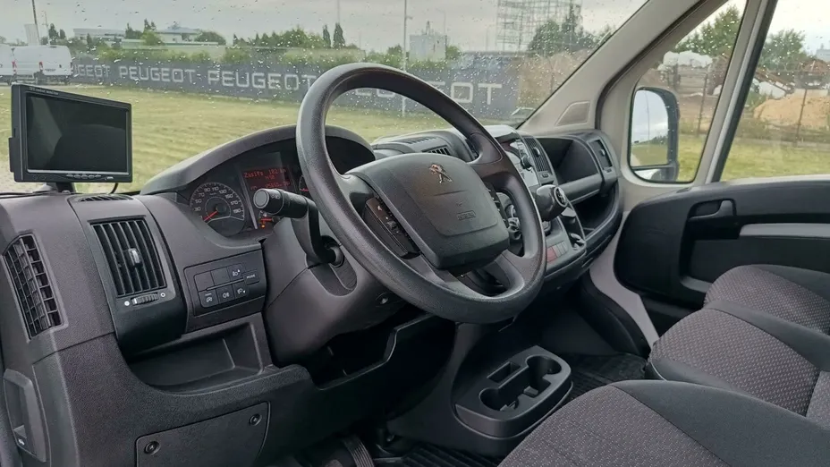 PEUGEOT Boxer Boxer 333 BlueHDi L3H2 Premium
