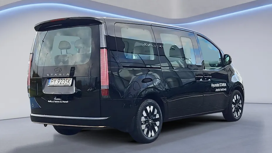 HYUNDAI Staria Staria 1.6 T-GDI HEV Luxury aut