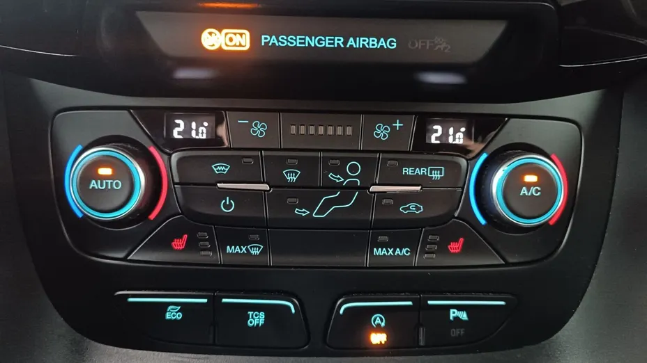 FORD Tourneo Connect Gr. Tourneo Connect 1.5 TDCi Titanium PowerShift