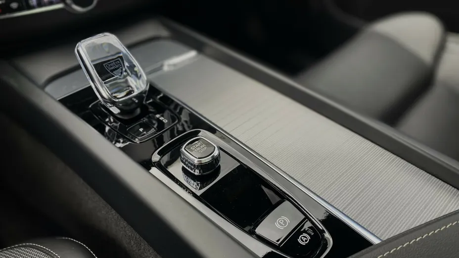 VOLVO XC60 XC60 T8 Plug-In Hybrid AWD Polestar Engineered aut