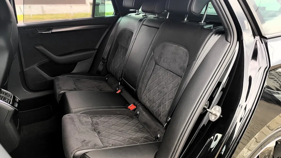 SKODA Superb Superb 2.0 TDI SCR Sportline DSG