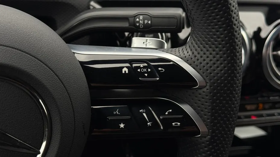 MERCEDES-BENZ A Klasa A 200 AMG Line 7G-DCT