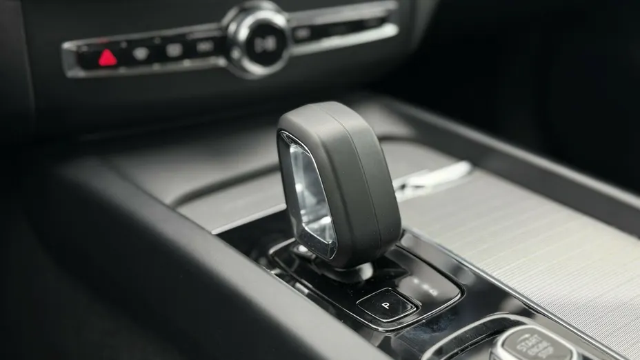 VOLVO XC60 XC60 B5 B AWD Plus Dark aut
