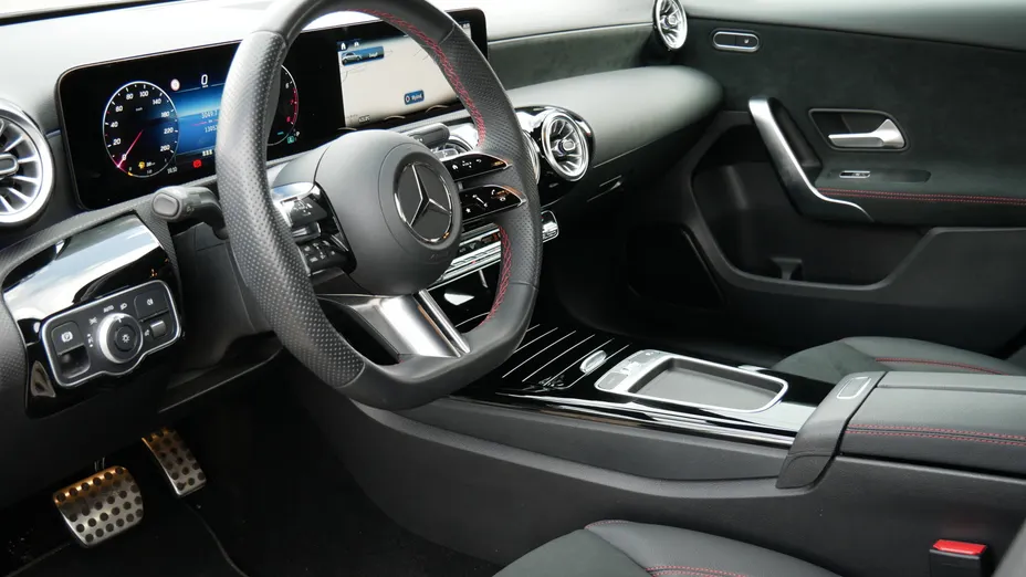 MERCEDES-BENZ A Klasa A 200 AMG Line 7G-DCT