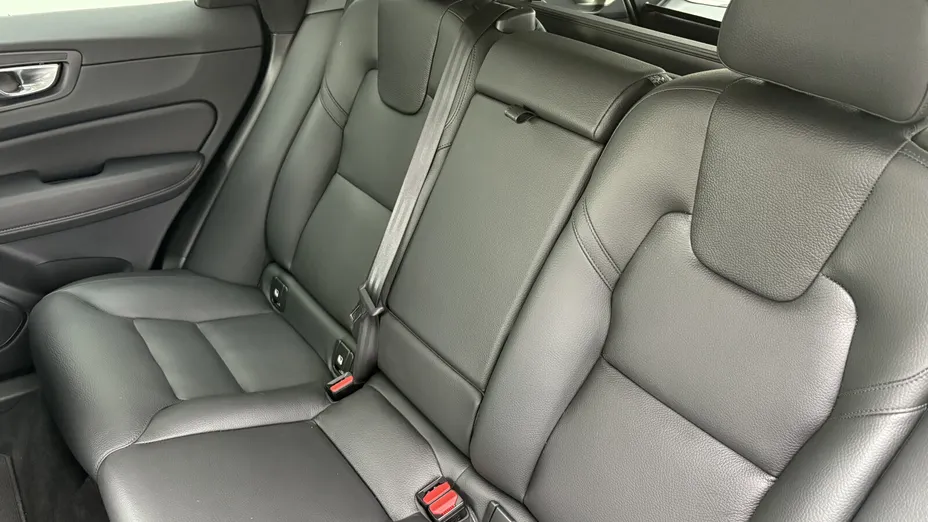 VOLVO XC60 XC60 B4 D AWD Plus Dark aut