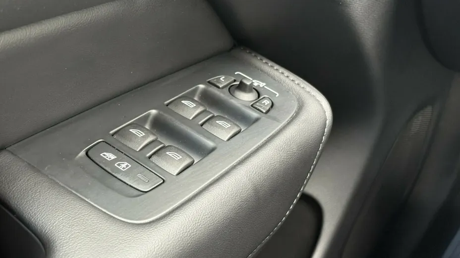 VOLVO XC60 XC60 T6 Plug-In Hybrid AWD Plus Dark aut