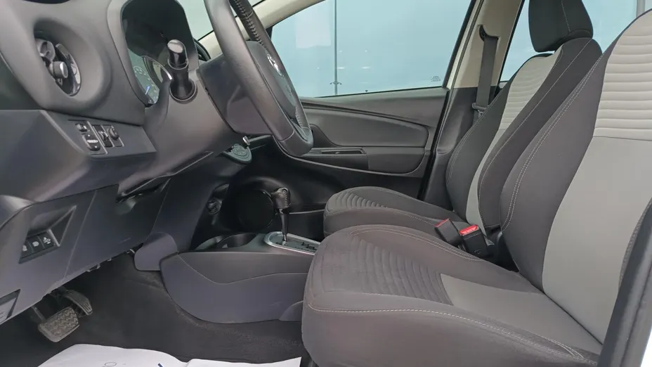 TOYOTA Yaris Yaris Hybrid 100 Premium