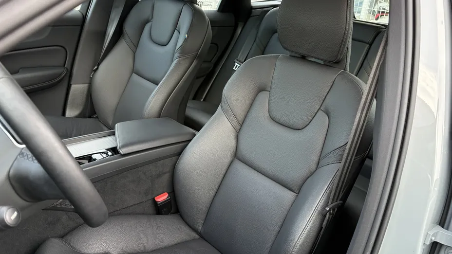 VOLVO XC60 XC60 T6 Plug-In Hybrid AWD Plus Dark aut