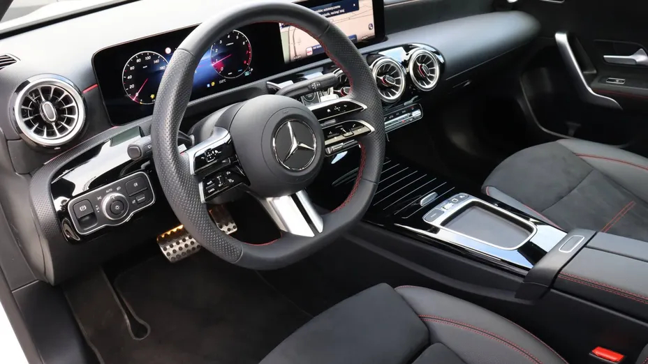 MERCEDES-BENZ A Klasa A 200 AMG Line 7G-DCT