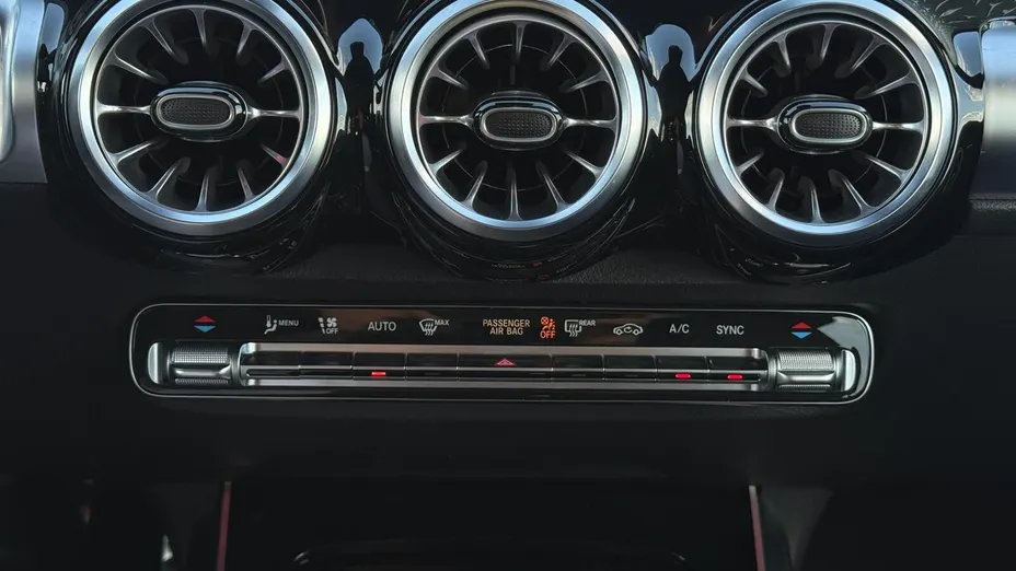 MERCEDES-BENZ GLB GLB 200 AMG Line 7G-DCT