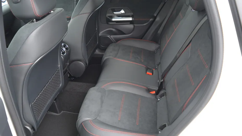 MERCEDES-BENZ GLA GLA 200 mHEV AMG Line 7G-DCT