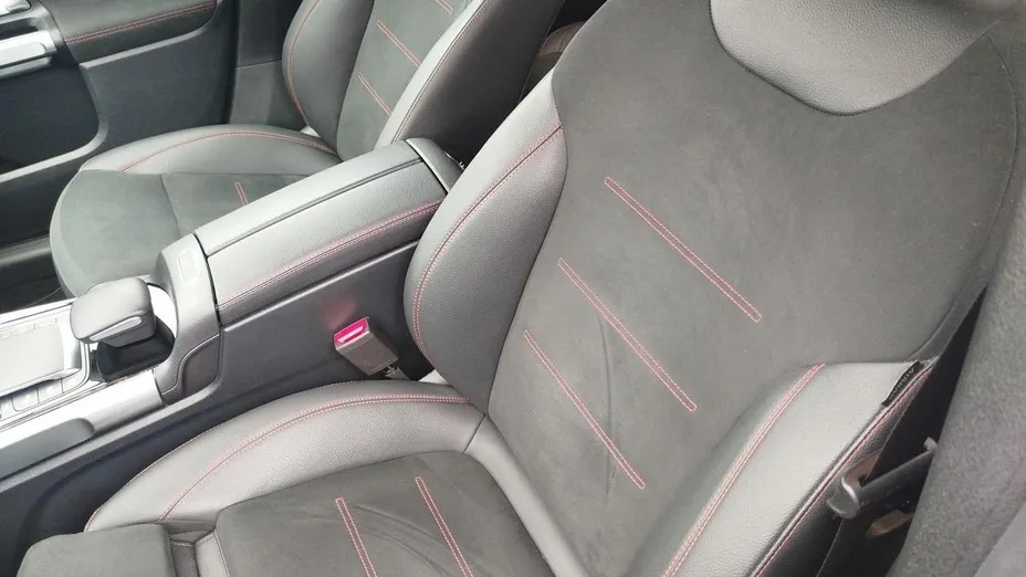 MERCEDES-BENZ GLB GLB 200 AMG Line 7G-DCT