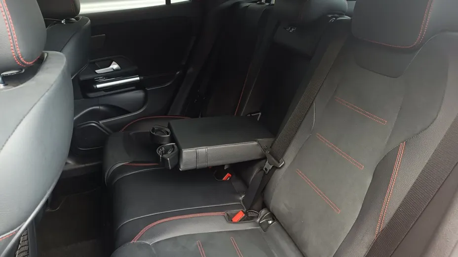 MERCEDES-BENZ GLA GLA 200 AMG Line