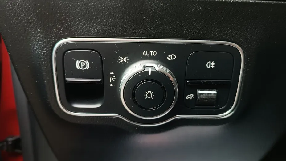 MERCEDES-BENZ GLA GLA 200 AMG Line